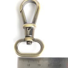 Load image into Gallery viewer, Antique Brass Swivel Clip 20mm: Classic Bag Strap Hardware P00000UL
