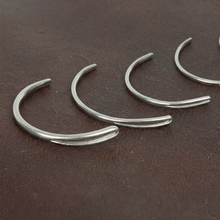 Load image into Gallery viewer, John James Needles - Cuverd, Saddlers' Harness needles in paper envelope. Leather Hand Sewing Needles. JOHN JAMES -MLT-P0000BAO
