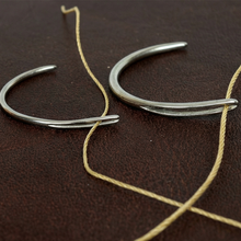 Load image into Gallery viewer, John James Needles - Cuverd, Saddlers' Harness needles in paper envelope. Leather Hand Sewing Needles. JOHN JAMES -MLT-P0000BAO
