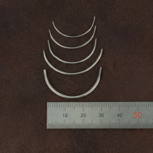 Load image into Gallery viewer, John James Needles - Cuverd, Saddlers' Harness needles in paper envelope. Leather Hand Sewing Needles. JOHN JAMES -MLT-P0000BAO
